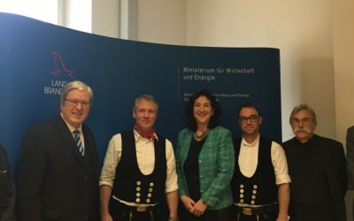 Vertreter der Brandenburger Dachdecker-Innungen im Austausch mit der Landespolitik